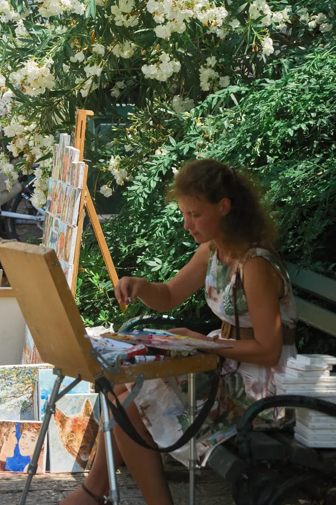 2026-06-11_kotor_painter-at-easel_dsc05554.jpg