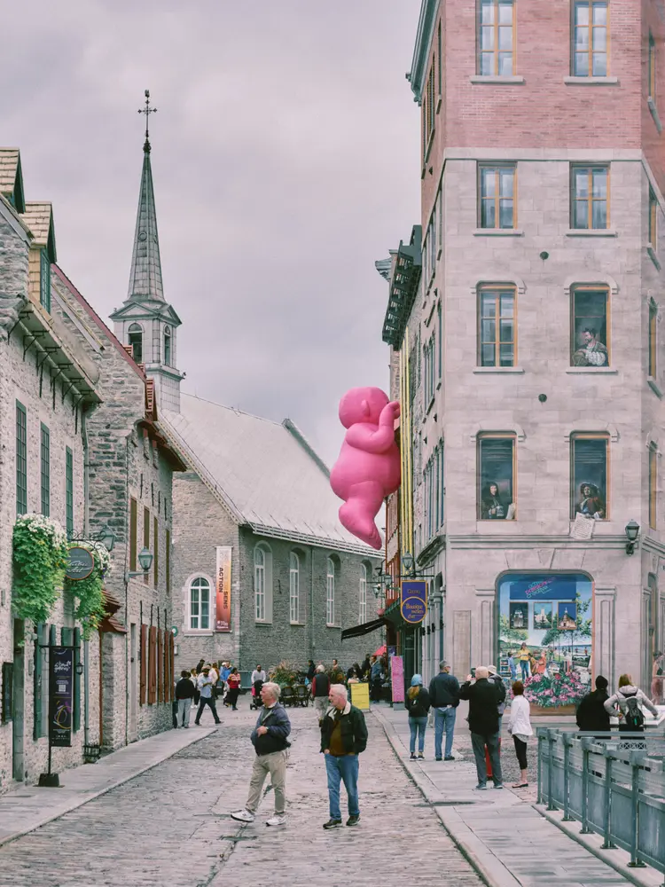 2024-09-09_quebec-city_stone-street-pink_dsc04511.jpg