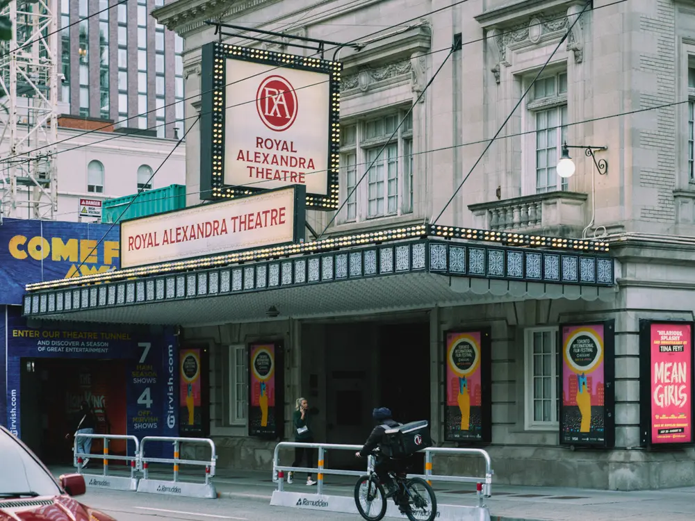 2024-09-04_toronto_theatre-marquee_dsc02645.jpg