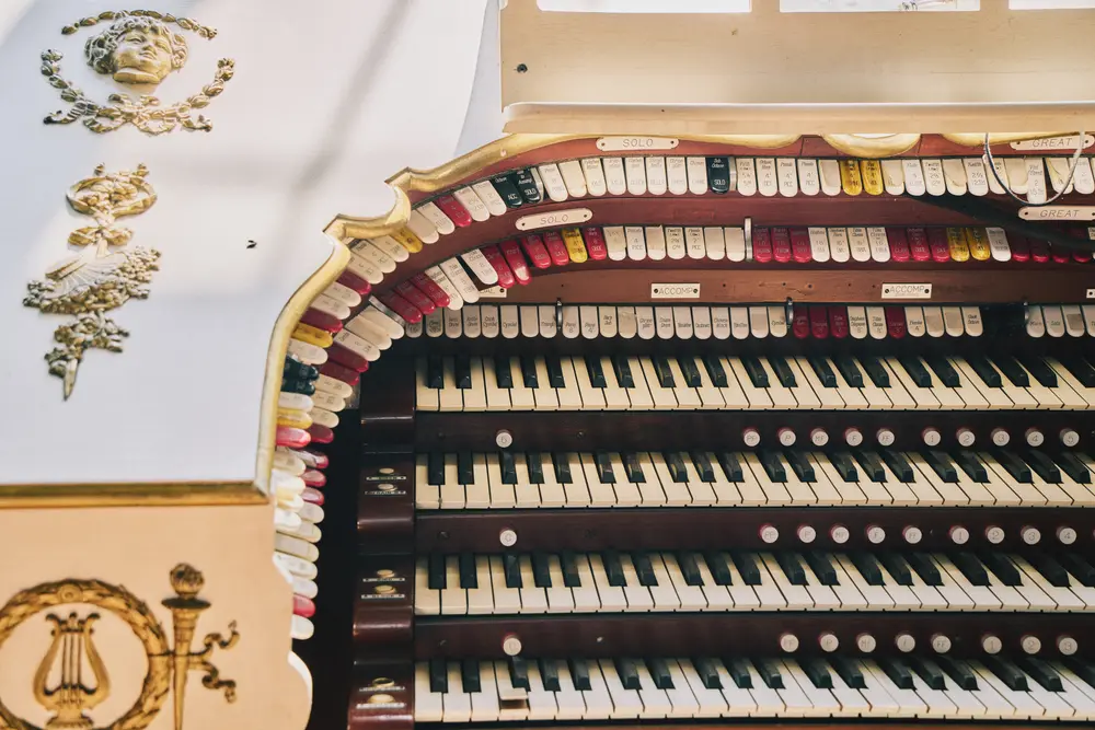 2024-09-05_toronto_organ-detail_dsc03213.jpg