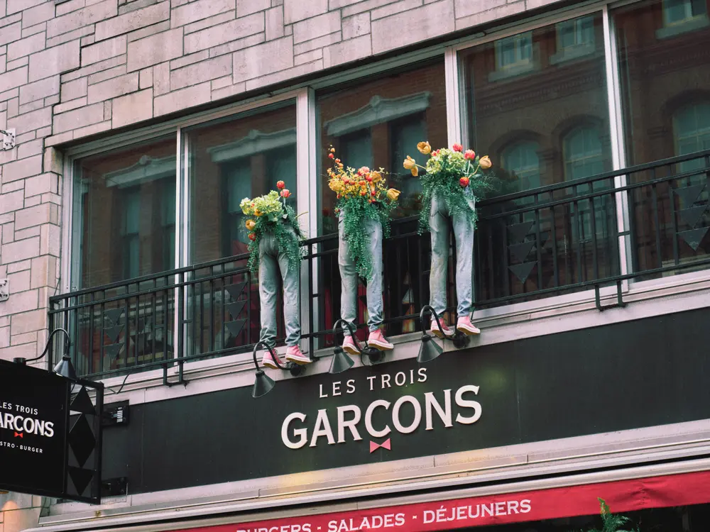 2024-09-09_quebec-city_restaurant-sign_dsc04621.jpg