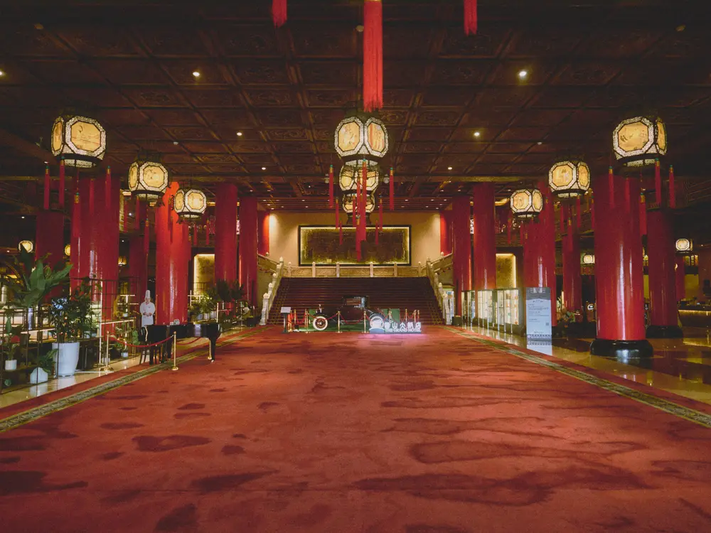 赤い寺院