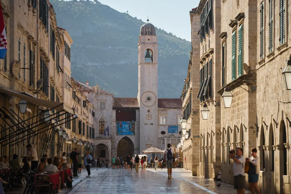 朝の大通り