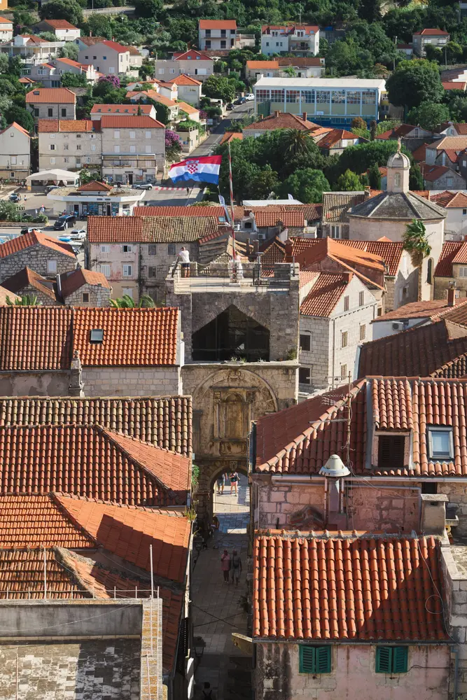 2026-06-13_korcula_tiled-roofs-close-up_dsc06648.jpg