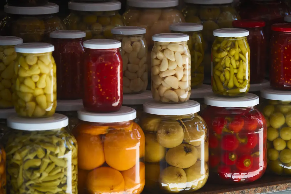 2026-06-06_istanbul_pickle-jars-display_dsc02928.jpg
