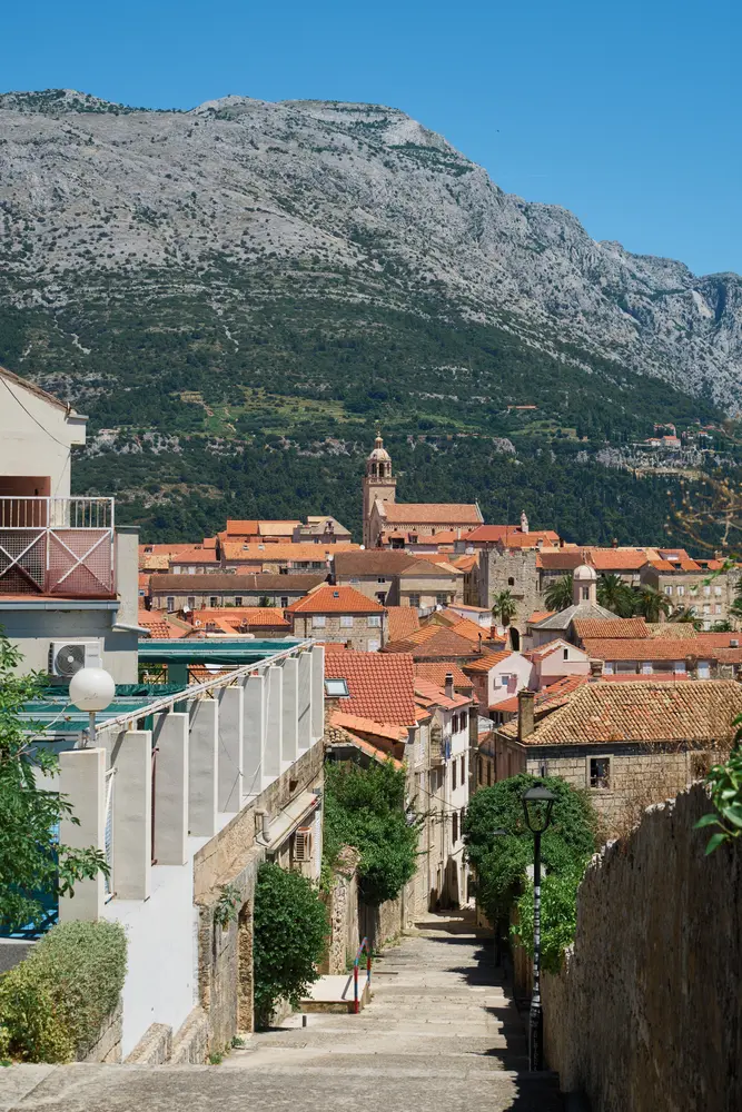2026-06-14_korcula_stairway-over-rooftops_dsc07085.jpg