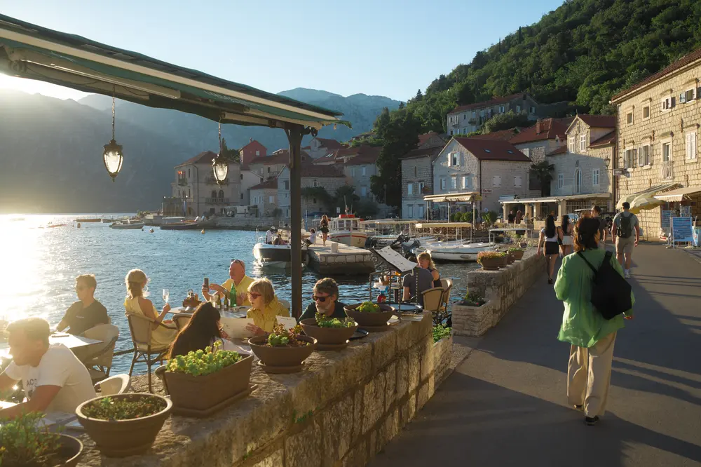 2026-06-12_perast_waterfront-cafe-golden-hour_dsc06399.jpg