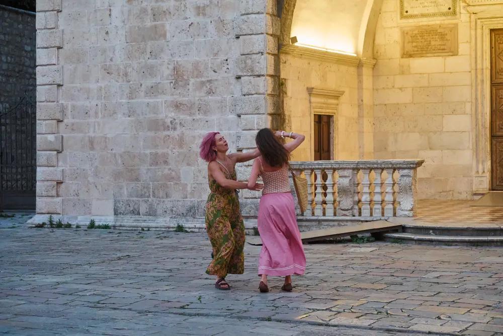 2026-06-12_kotor_travelers-posing-by-cathedral_dsc06488.jpg