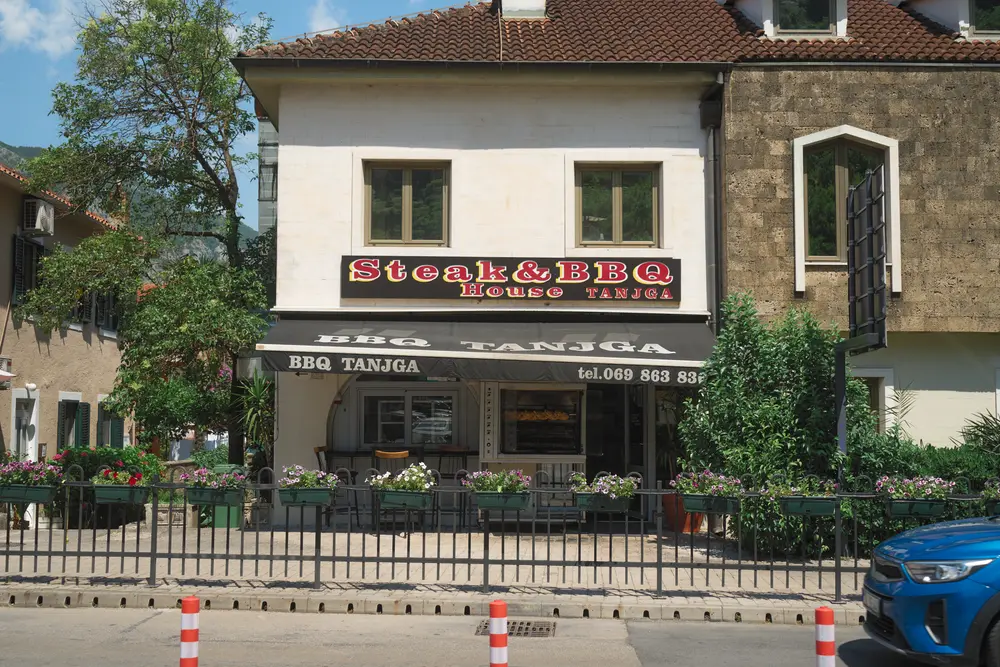 2026-06-11_kotor_roadside-bbq-restaurant_dsc05401.jpg