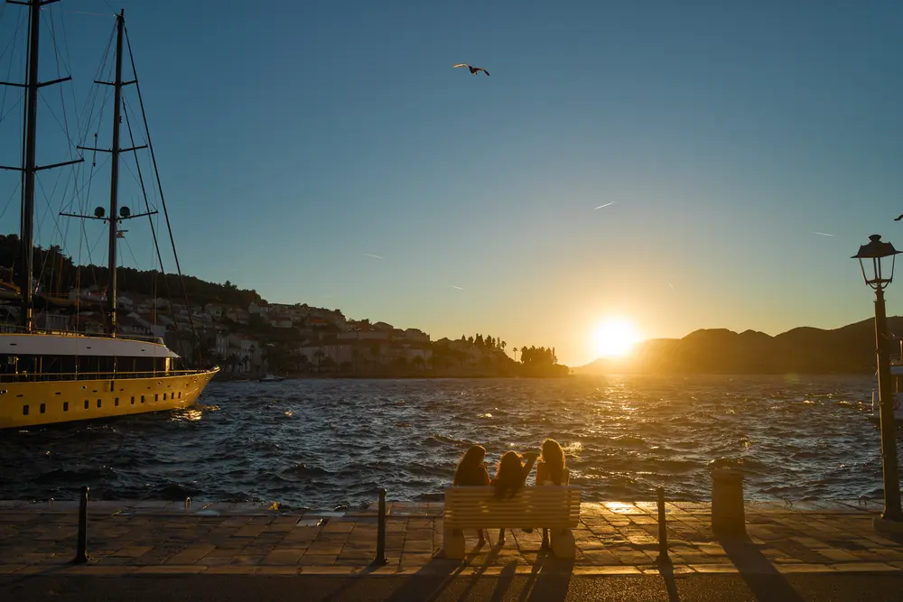 2026-06-13_korcula_sailing-ship-at-sunset-quay_dsc06805.jpg
