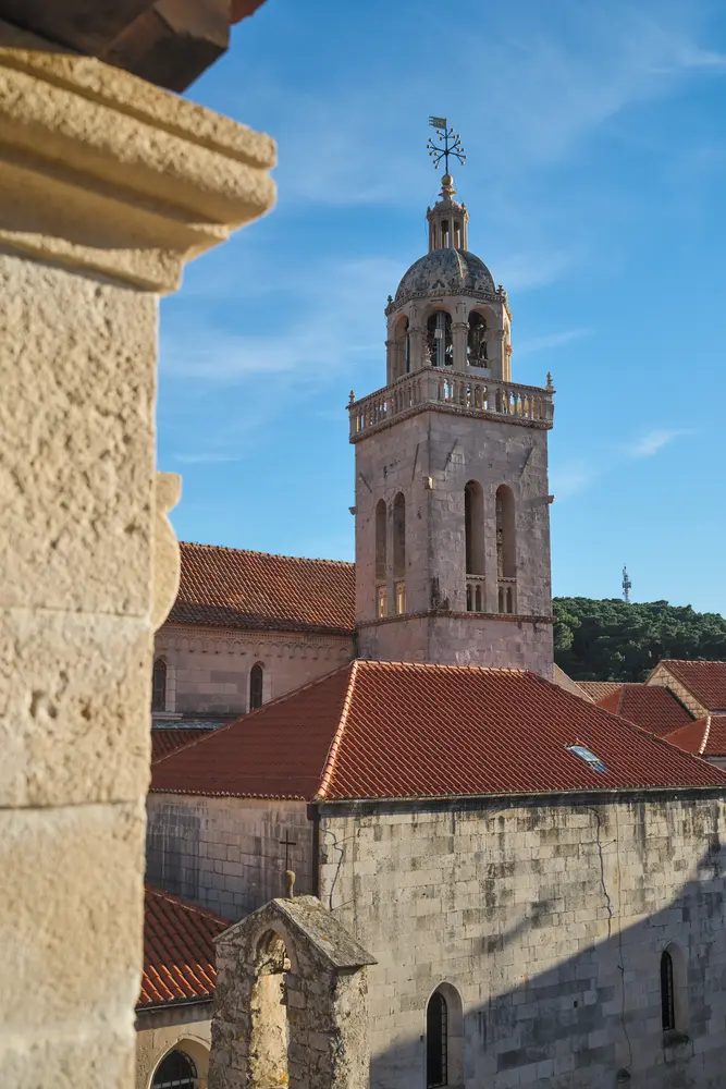 2026-06-13_korcula_bell-tower-over-red-roofs_dsc06704.jpg