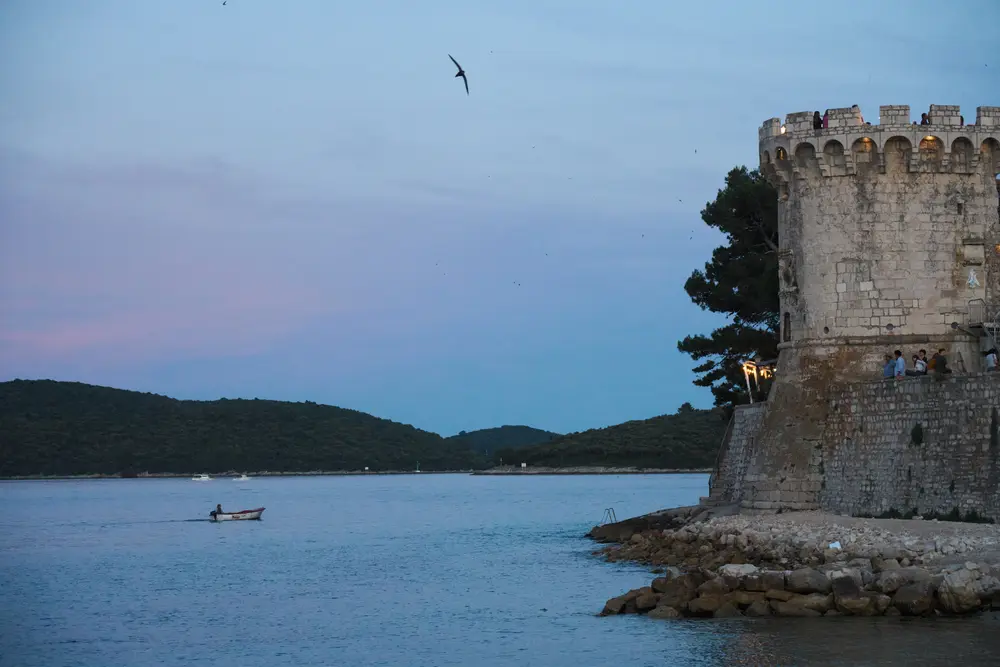 2026-06-14_korcula_sea-tower-at-dusk_dsc07395.jpg