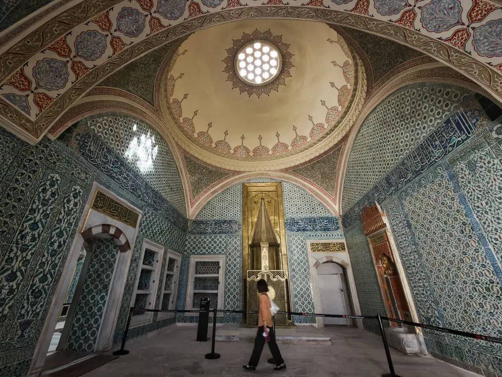 2026-06-07_istanbul_domed-room-gilded-mihrab-niche_img_2673.jpg
