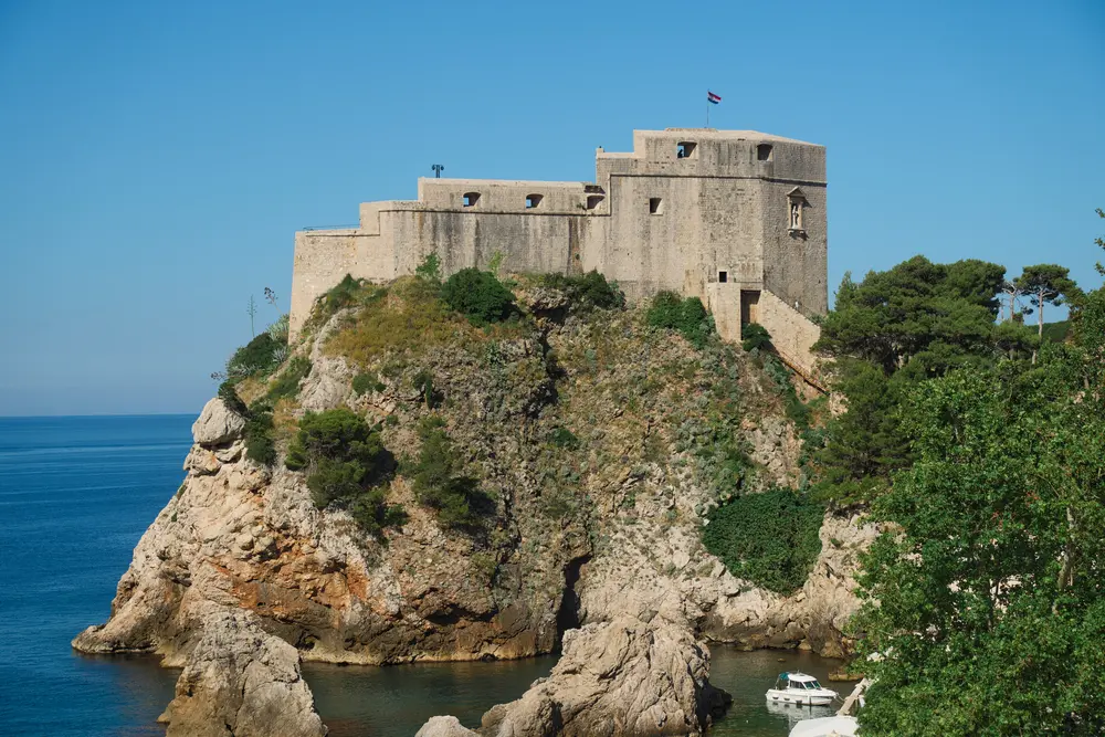 2026-06-10_dubrovnik_clifftop-fortress-over-sea_dsc04978.jpg