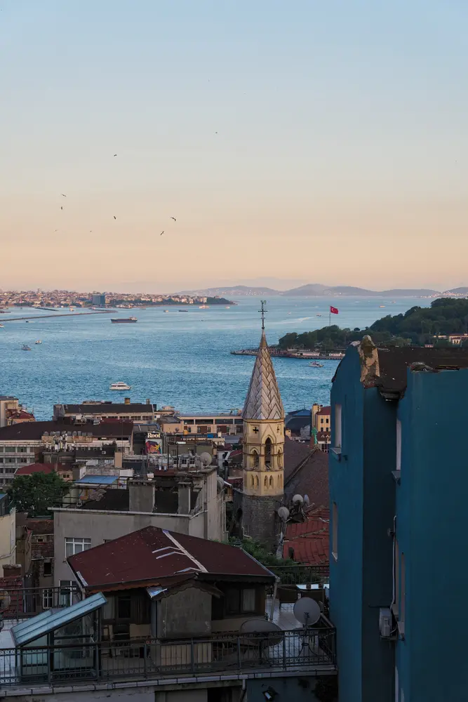 2026-06-07_istanbul_rooftop-view-at-sunset_dsc04030.jpg