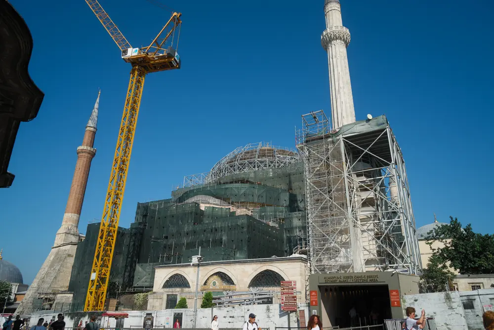 2026-06-07_istanbul_mosque-under-restoration_dsc03633.jpg
